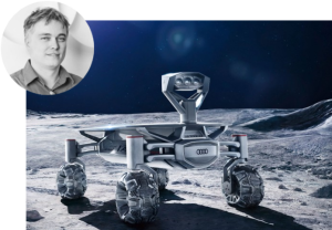 Jürgen Brandner, CTO der PT-Scientists, mit dem "Audi Lunar Quattro" Moon-Rover, der Ende 2017 unbemannt auf dem Mond landen wird.